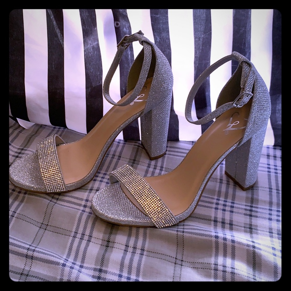 Windsor laser-s-silver high heels